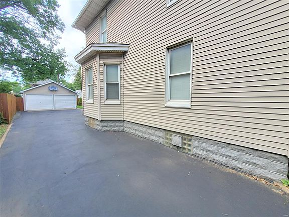 2nd image of 2405 Grand Ave