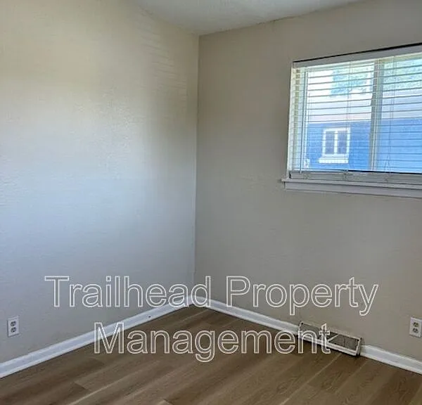 4208 Lloyd St — Photo 7