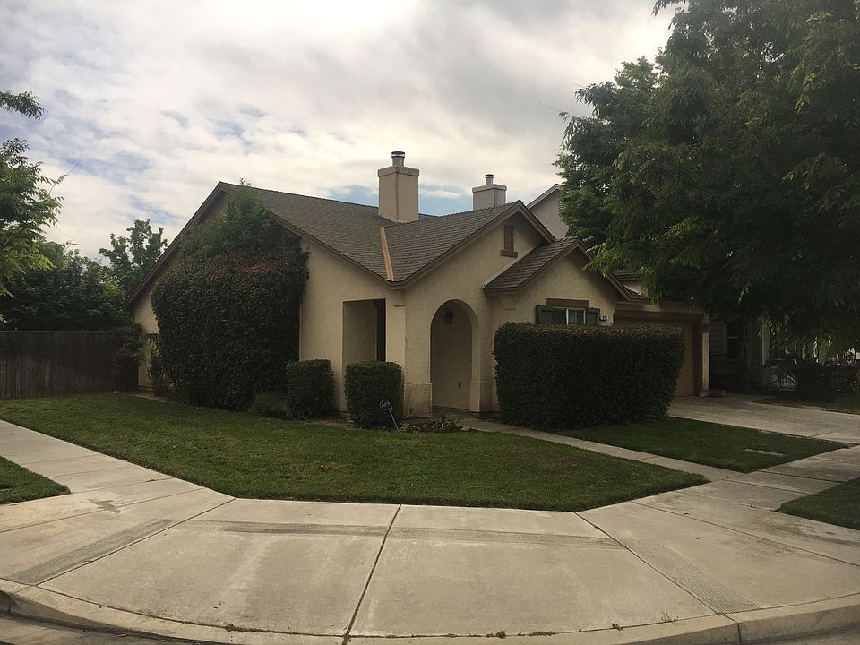 2nd image of 422 Meandering Ln