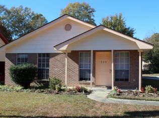 111 Fox Run Dr, Hattiesburg, MS 39402