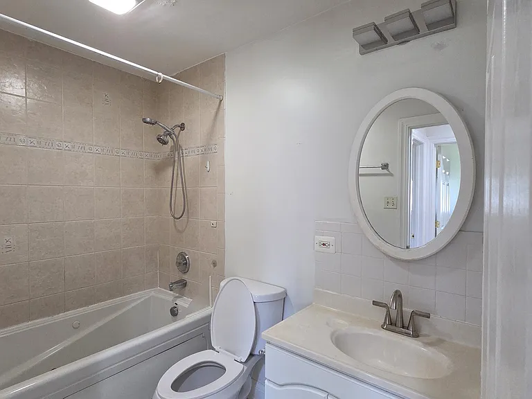 693 E Fullerton Ave #208 — Photo 14