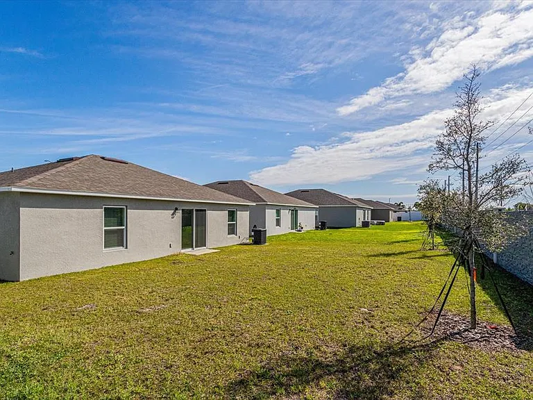 352 Towns Cir — Photo 22