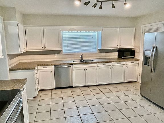 2nd image of 2835 S Fletcher Ave