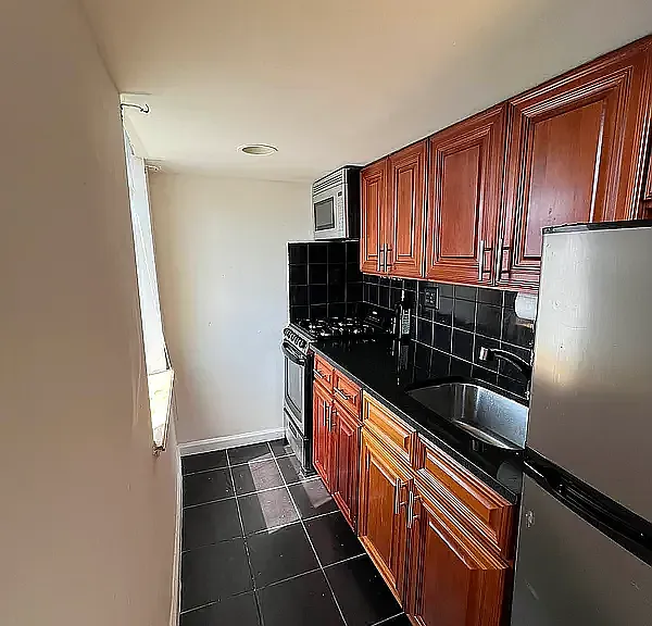 619 E 5th St #29 — Photo 6