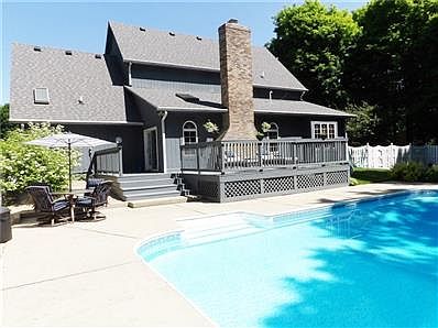 Wonderful private back yard ready for you & the family. Great for relaxing or entertaining guest.