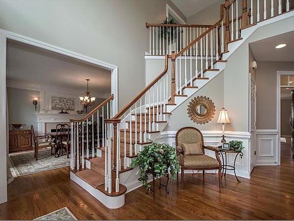3rd image of 7613 N Mannheim Ct