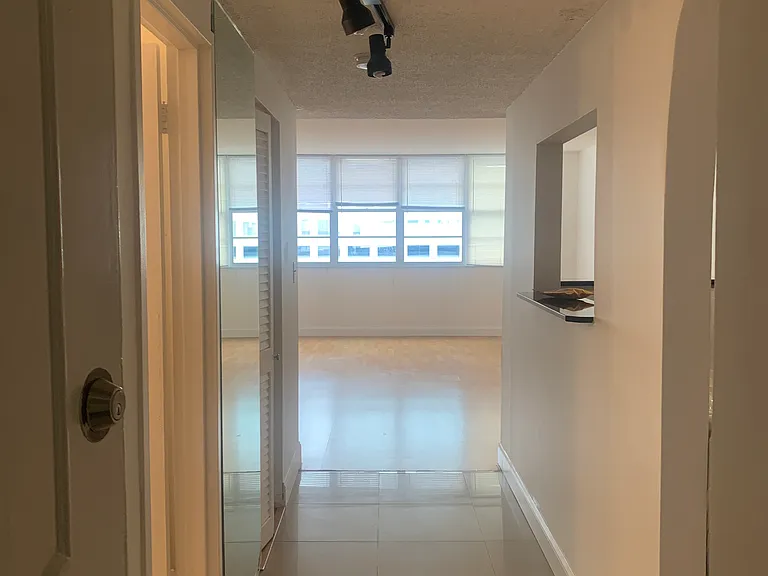 801 Brickell Bay Dr #863 — Photo 11