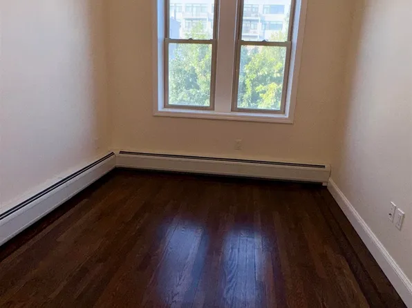 76 Beacon Avenue image 24 of 34