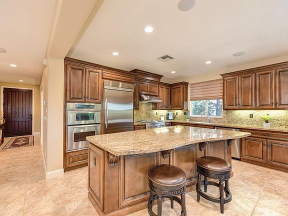 2nd image of 520 Silvaner Ct