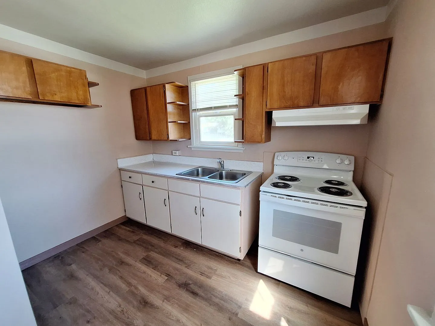 Quaint 2 bedroom 1 Bathroom Duplex — Photo 4