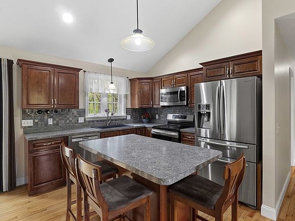 3rd image of 352 Durfee St
