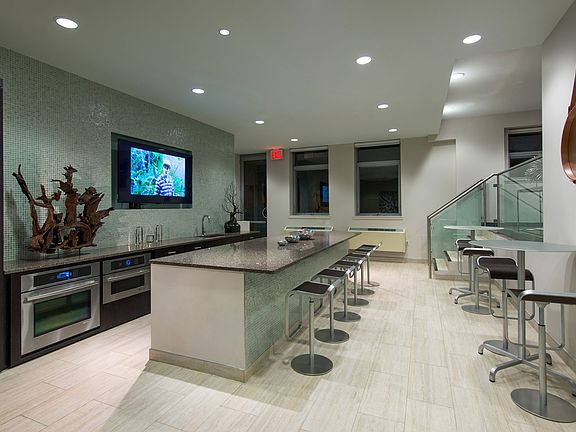 3rd image of 120 W 21st St APT 1403