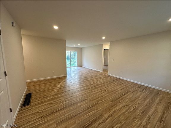 5th image of 3515 Sheridan Rd