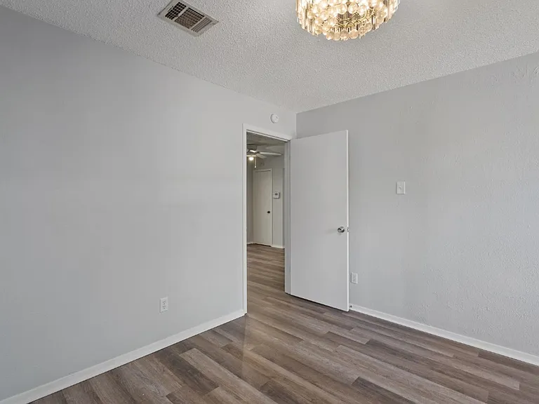 11809 Eubank Dr — Photo 13