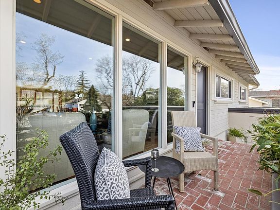 3rd image of 1069 Alameda De Las Pulgas