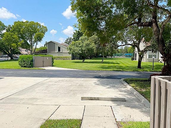4th image of 603 Woodgate Ln #D