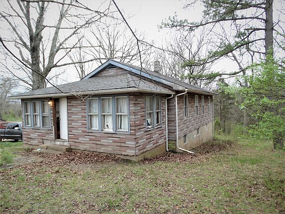 3rd image of 8081 Oak Ln