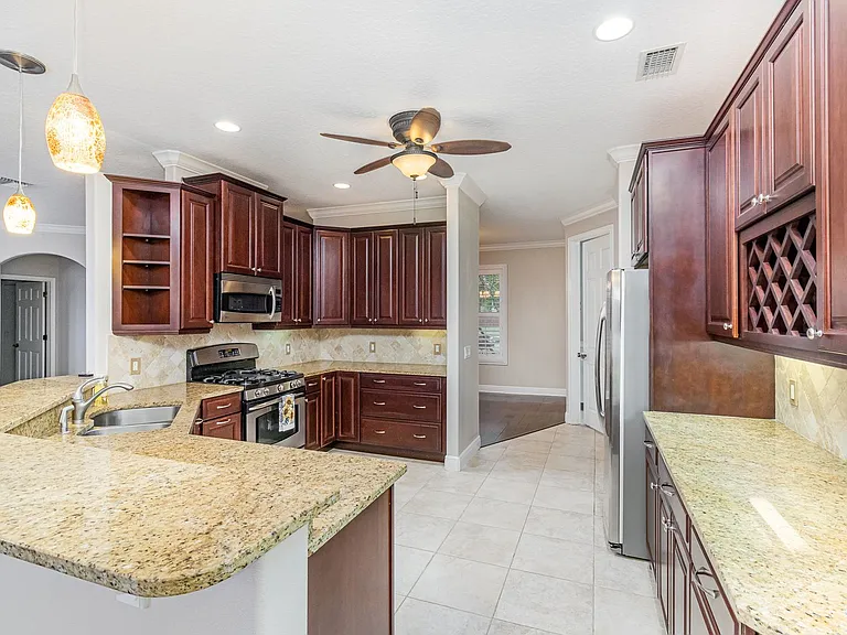 113 Palm Cir — Photo 4