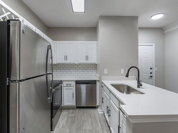 3rd image of 100 Legacy Oaks Cir #917