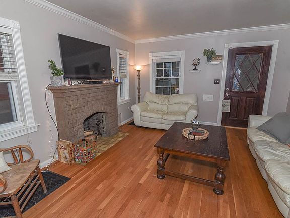 4th image of 611 Saint Joseph Ln