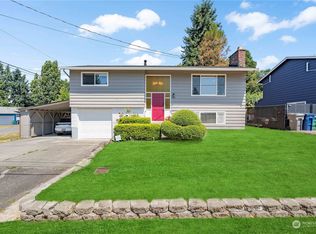 922 SW 106th St, Seattle, WA 98146