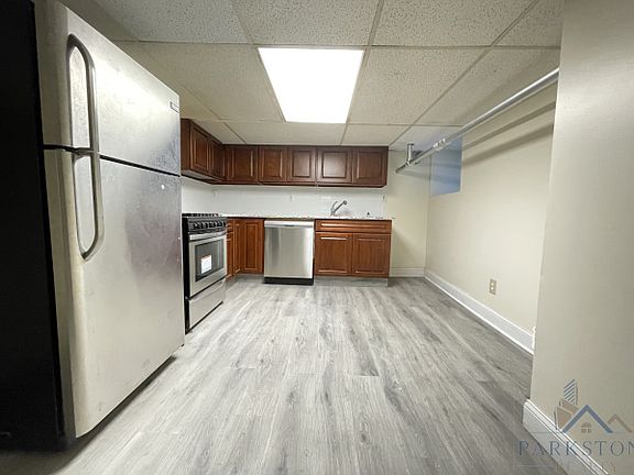 3rd image of 114 Glenwood Ave #2BE