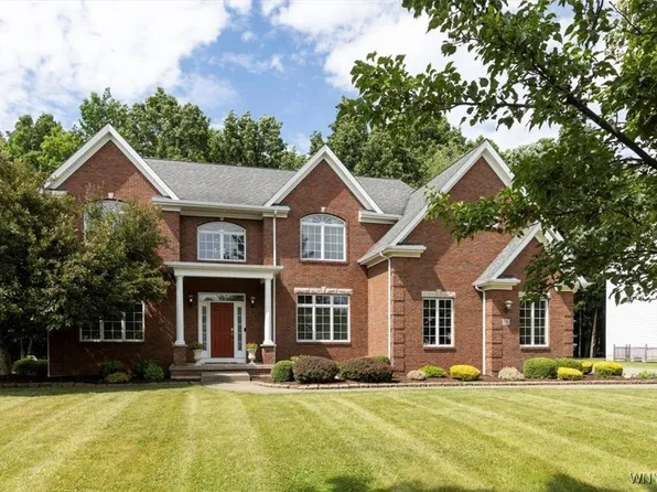 6005 Corinne Ln, Clarence Center, NY 14032