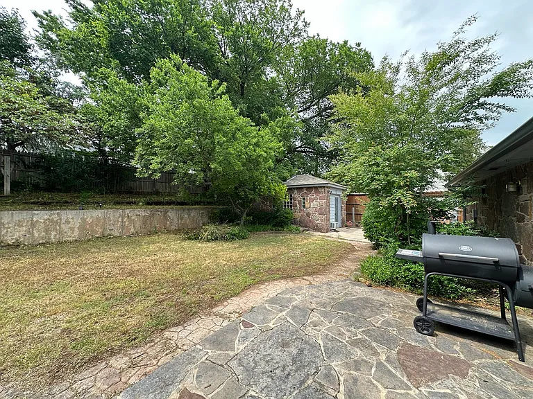 3609 Hampton Ct — Photo 5