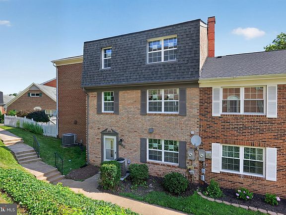2nd image of 9836 Hagel Cir