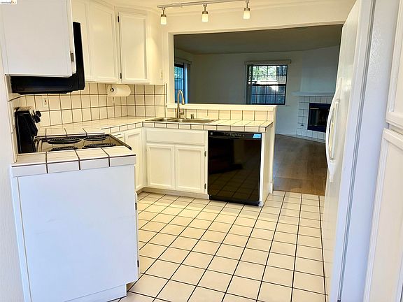 2nd image of 600 Chandon Ct