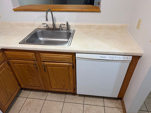 Kitchen Sink - Dishwasher
