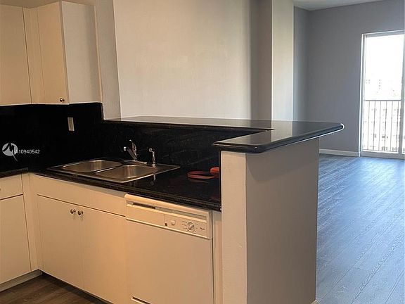 4th image of 10 Aragon Ave Suite 913