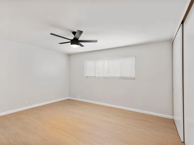 1107 E 3rd St #8 — Photo 9