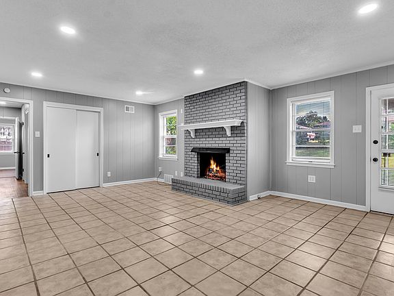 3rd image of 1457 Carol Dr