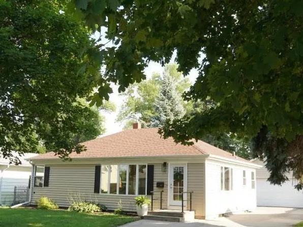 92 16th Ave N, Fargo, ND 58102