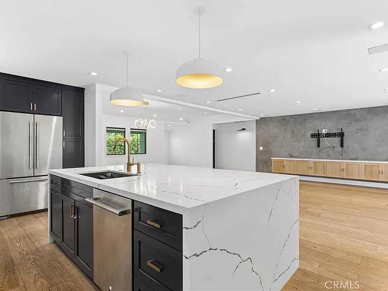 4627 Ethel Ave — Photo 3
