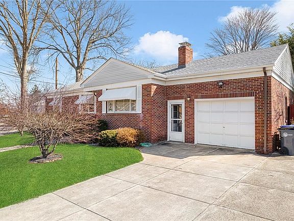 3rd image of 169 Gentian Ave