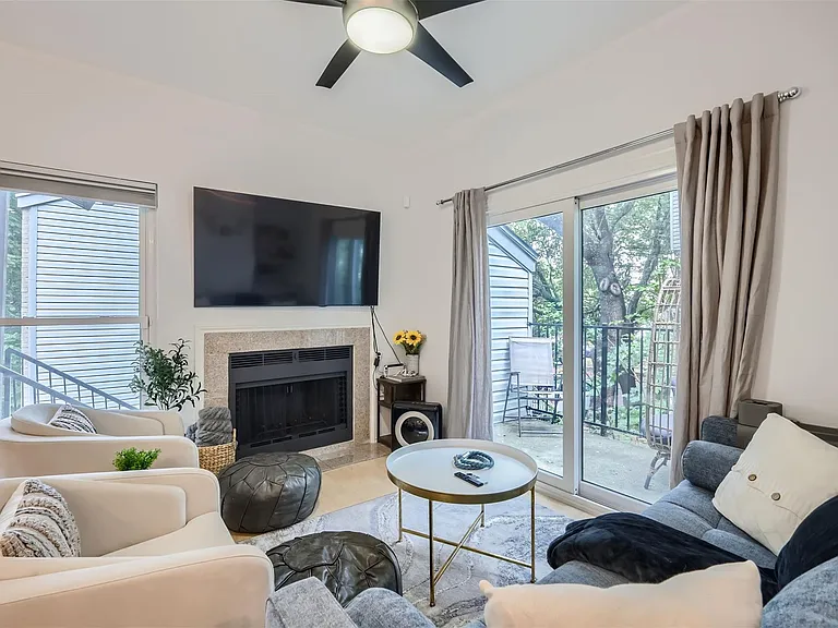 802 S 1st St #215 — Photo 11