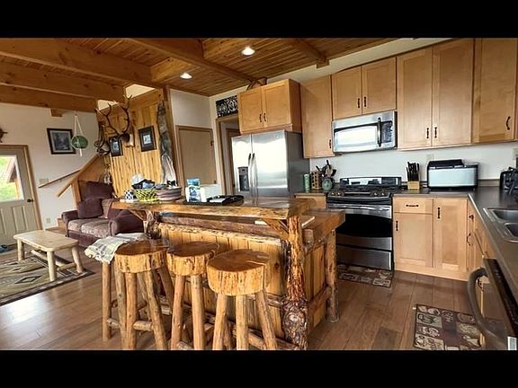 4th image of 314 NE Beluga Ln