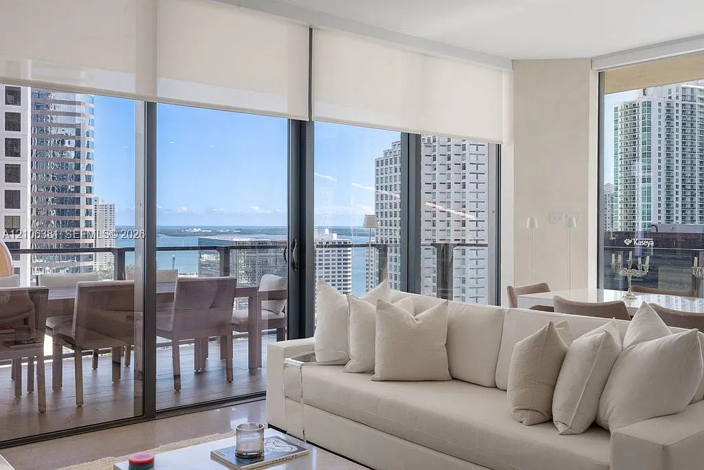 Reach Condo — Photo 1