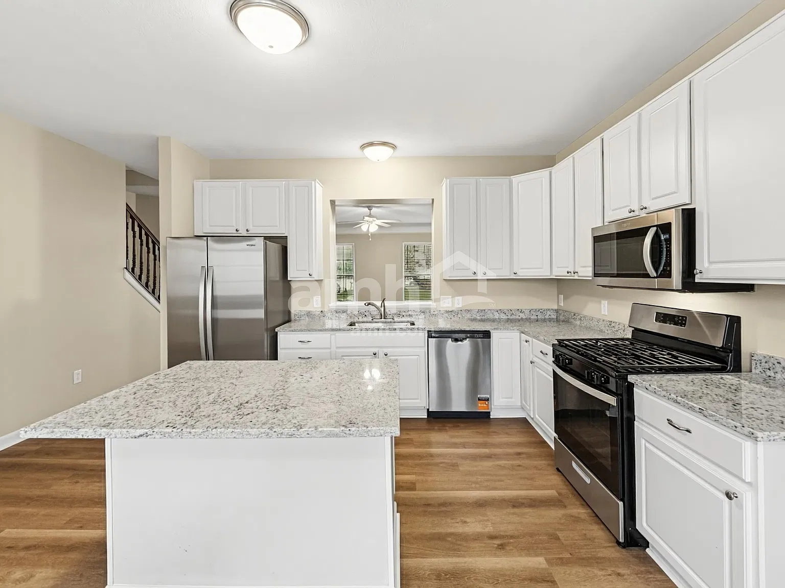 3 bed, 2.5 bath, 1844 sqft, $2,410 — Photo 3