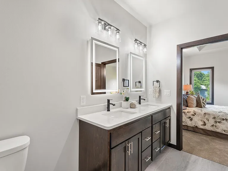 1115 S Foss Ave — Photo 18