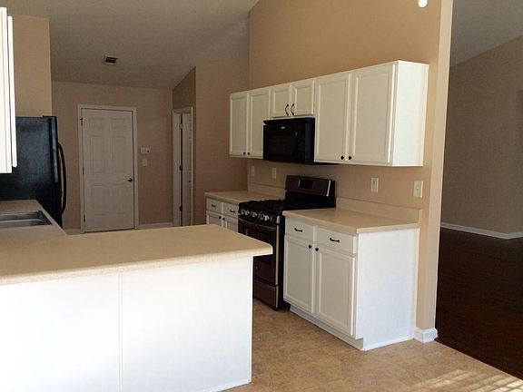 5th image of 102 Nashport Ln