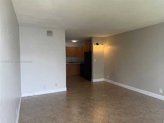 5th image of 715 NE 2nd Ave APT 204