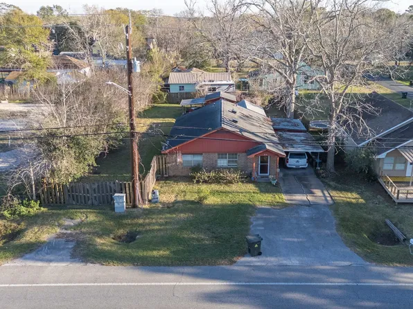215 Grand Ave, Bacliff, TX 77518