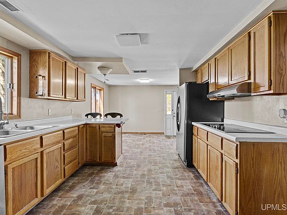 3rd image of 301 3rd St