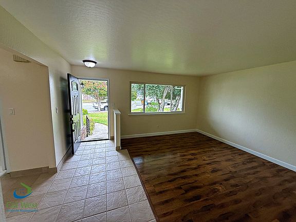 4th image of 1370 Fernwood Ln