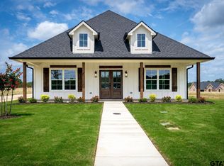 470 E Cupit Way, Gladewater, TX 75647