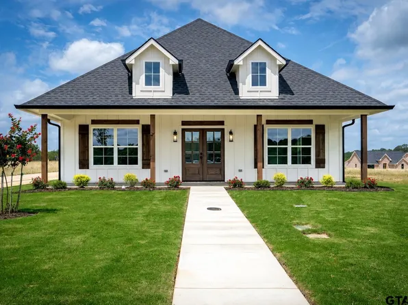 470 E Cupit Way, Gladewater, TX 75647