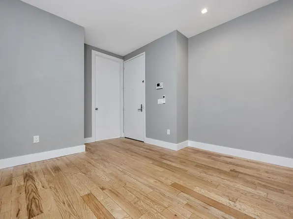 72-55 60 Lane image 4 of 28